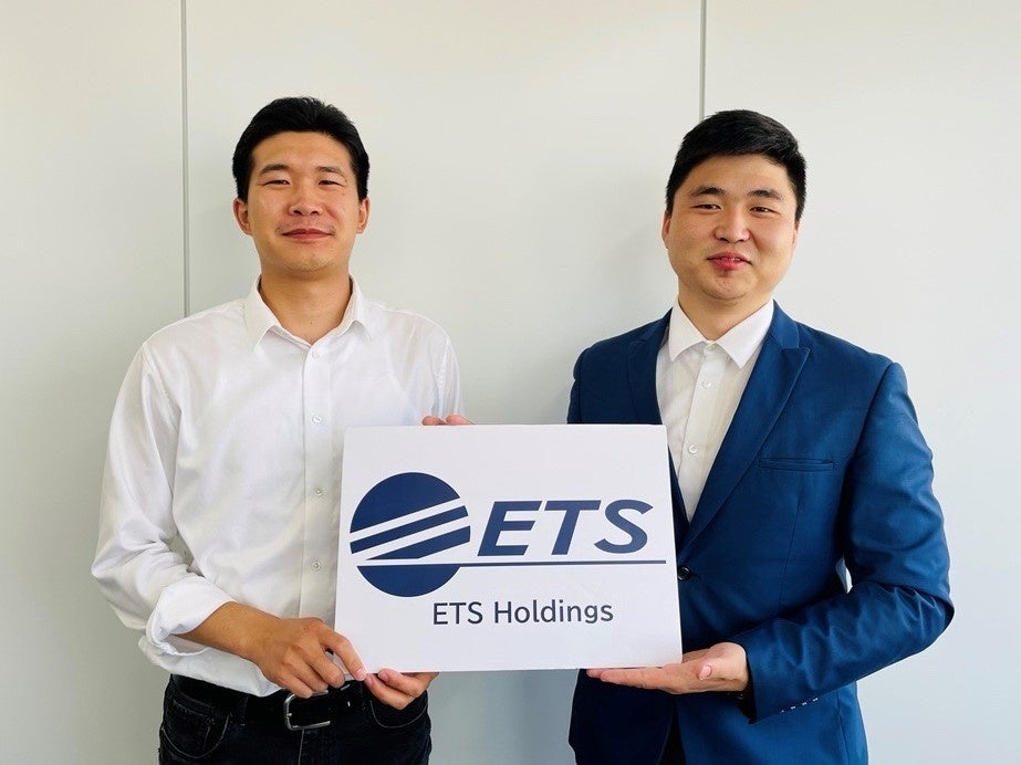 左：ウルジートグトフ オトゴンバト氏　右：ルハグワスレン バトゾリグ氏