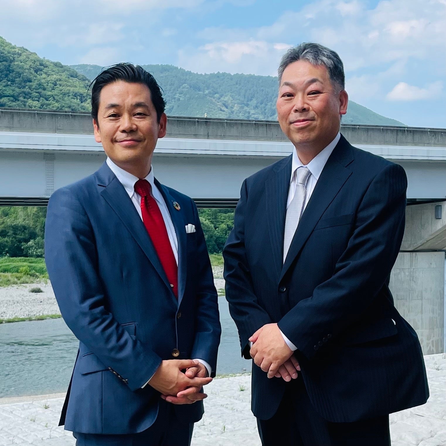 左：株式会社ETSホールディングス 代表取締役社長 加藤慎章　右：中央電氣建設株式会社 代表取締役社長 木下満広