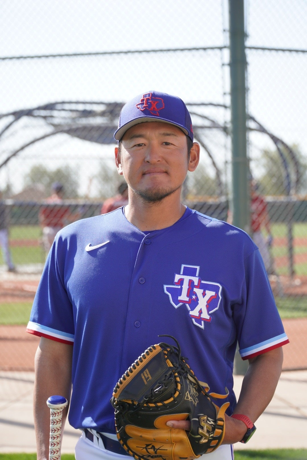 日本人として史上初！ 日米のプロ野球チームと契約した投手