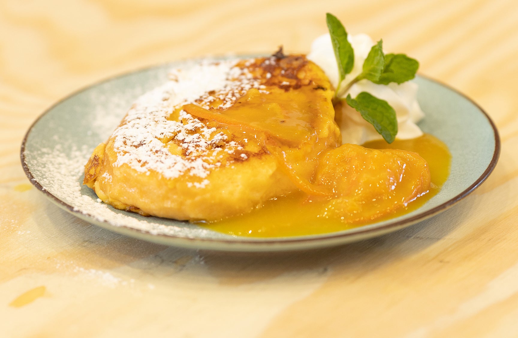 極上100秒フレンチトースト～濃厚生クリームと九州産 旬のフルーツソースを添えて〜