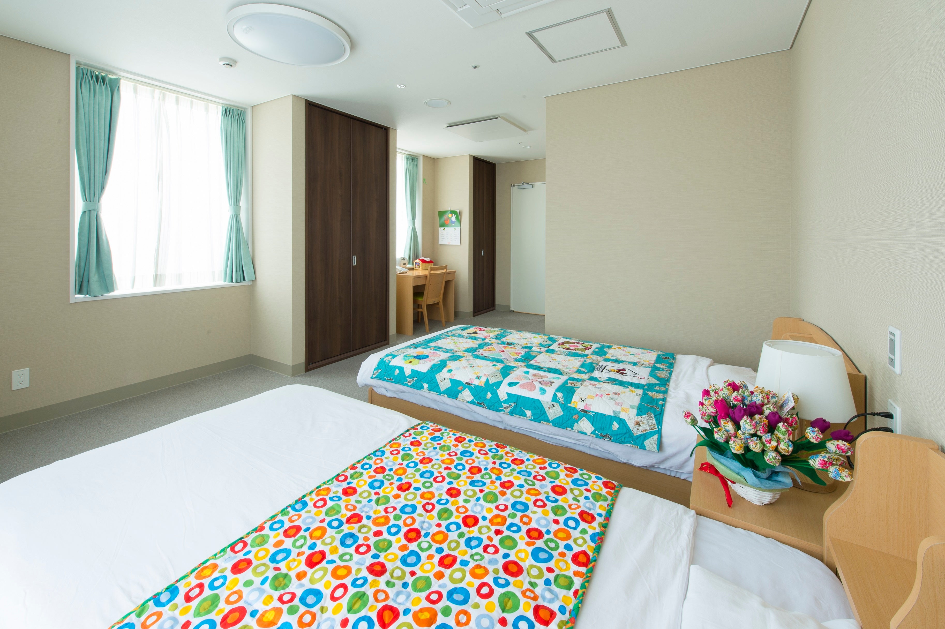 プライバシーを守れるよう配慮された ベッドルーム