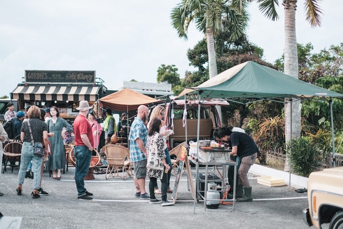 飲食はハンバーガーやホットドッグなど中部らしいものから、アサイーボウル、かき氷、ジャマイカンブラウンシチューなどが出店。