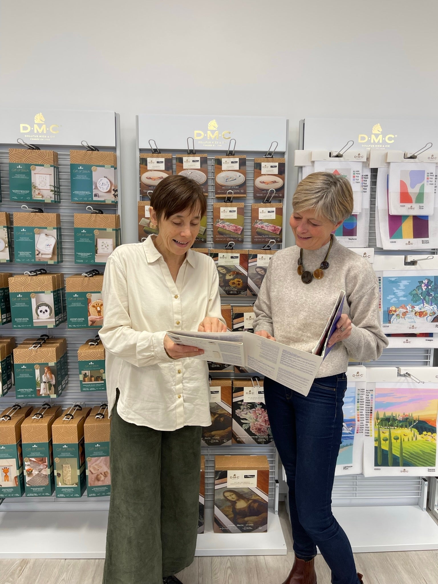 イザベル・スタール （写真右）- 製品開発・マーケティングディレクター マリー・ドミニク・プロクルー（写真左 ）- 製品デザイナー