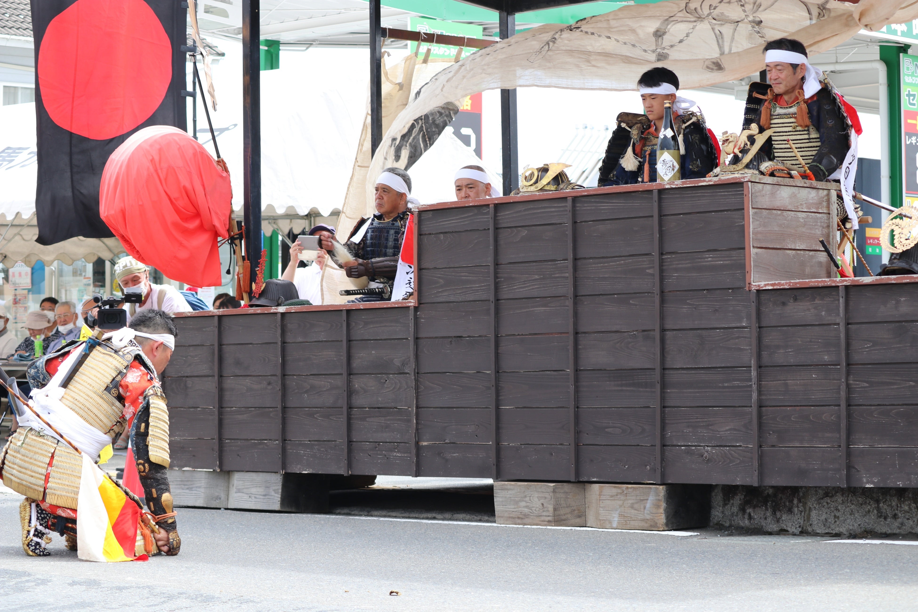 総大将への報告の様子