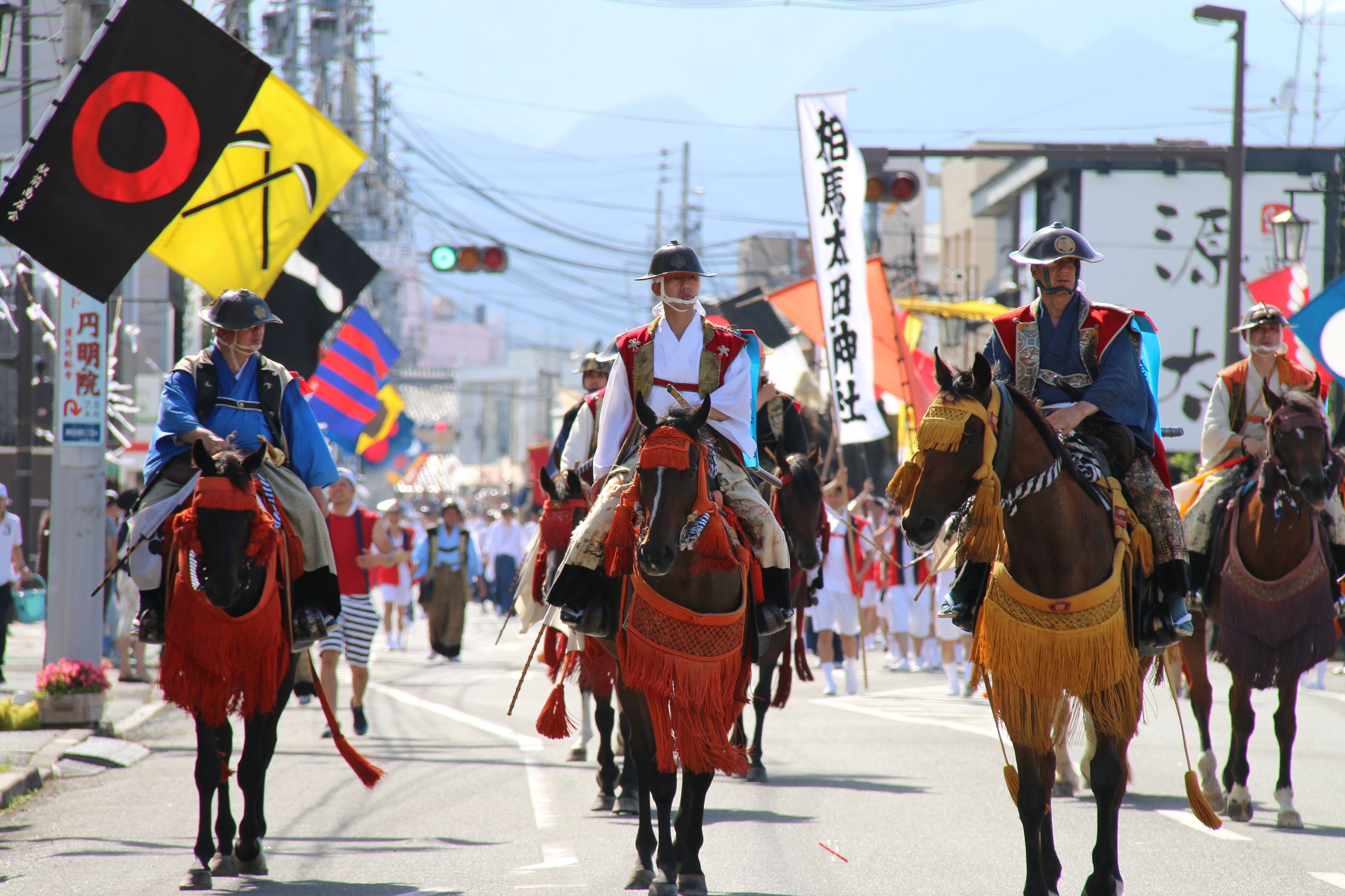 人馬一体となり街中を練り歩く