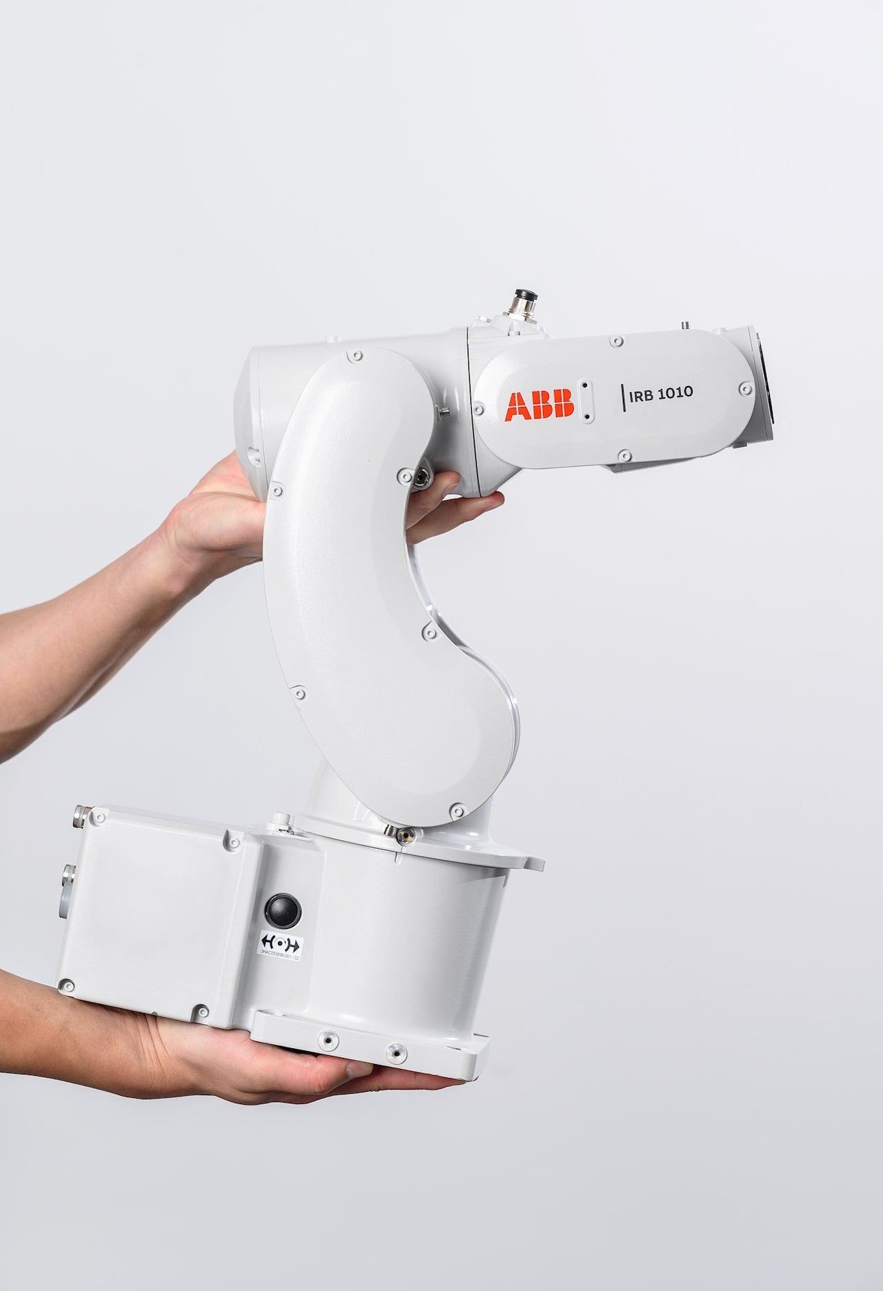IRB 1010は、ABBの最新の小型産業用ロボットです