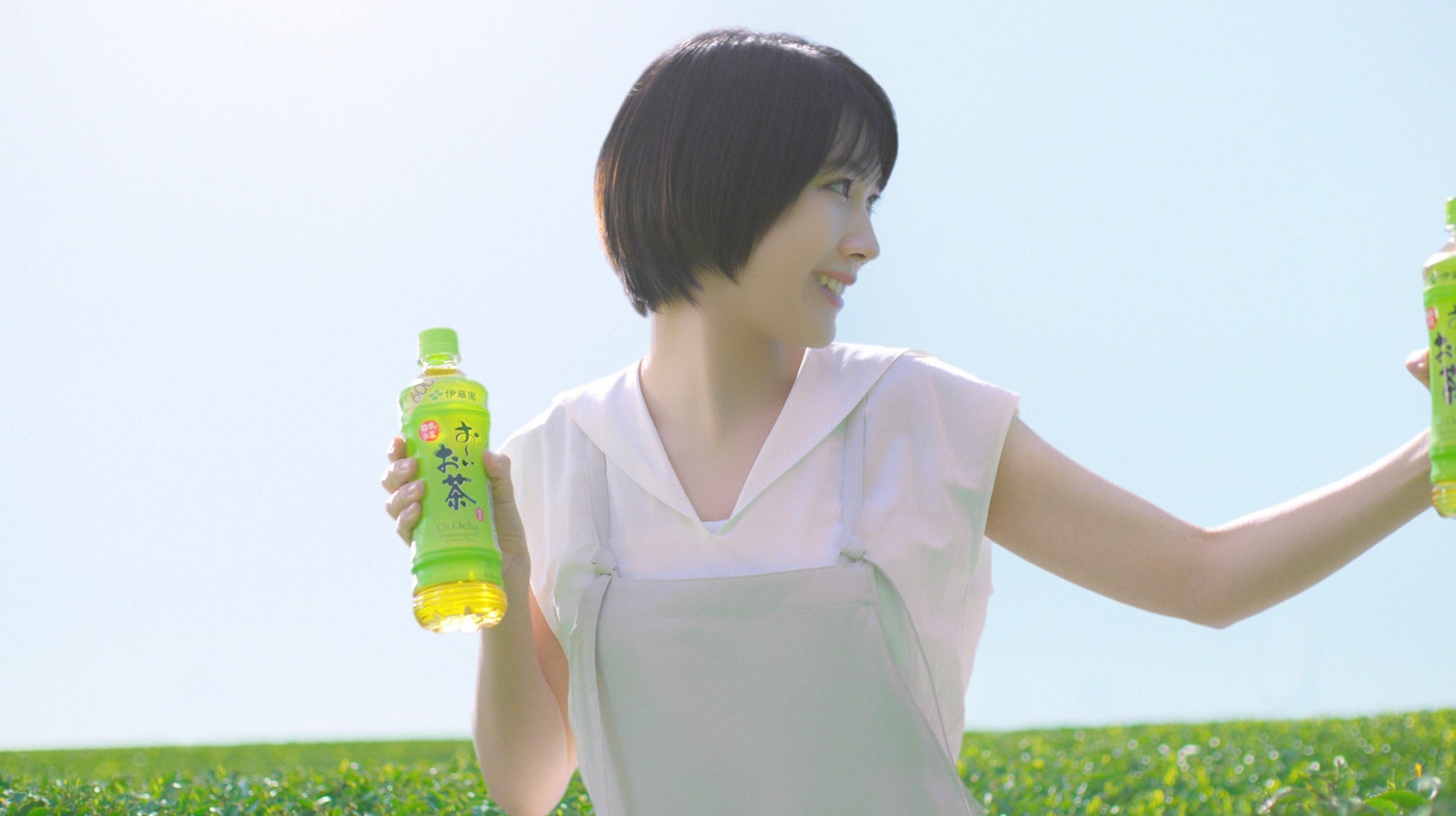 有村架純さんと松本穂香さんが地上波tvcm初共演 お いお茶 おいしさの秘密に迫るtvcm 本物のおいしいを 茶畑から 篇 その裏側を描いたwebcm タイムトリップ 篇 伊藤園 茶レンジャー募集キャンペーン事務局のプレスリリース 有村架純さんと松本穂香さんが地上波tvcm初共演 お いお茶 おいしさの秘密に迫るtvcm 本物のおいしいを 茶畑から 篇 その裏側を描いたwebcm タイムトリップ 篇 伊藤園 茶レンジャー募集キャンペーン事務局のプレスリリース