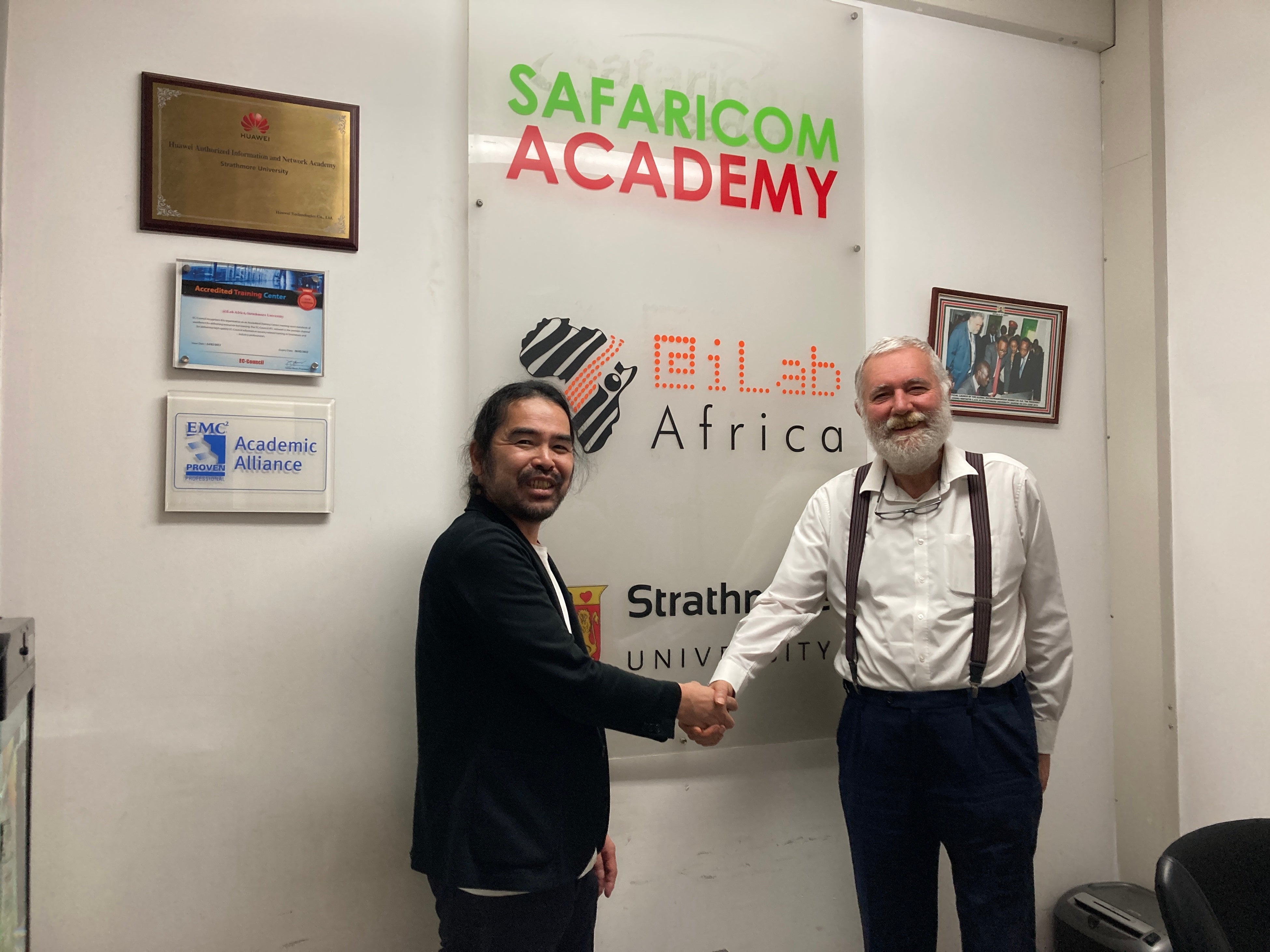 キャスタリア代表山脇とストラスモア大学i Lab Africa ジョセフ・セビラ所長