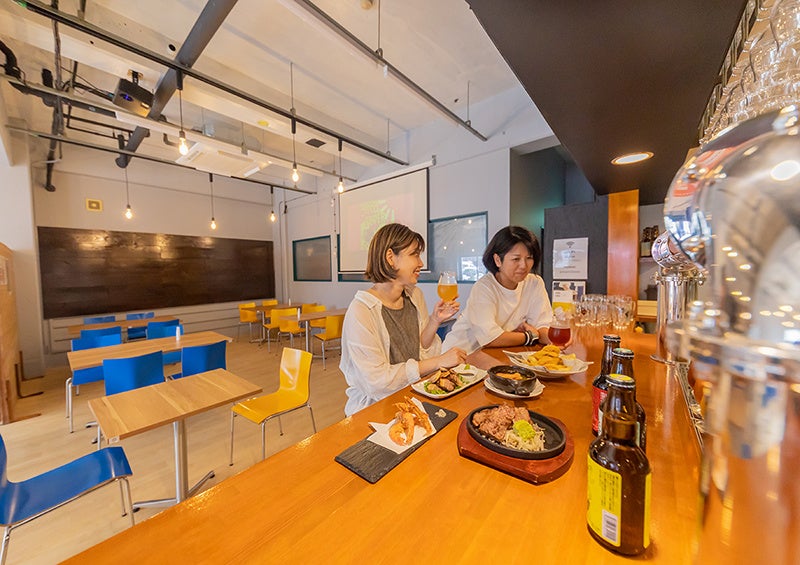 タップが目の前のカウンター席