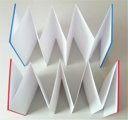 本文は蛇腹加工。ページ数を減らしたリトルなご朱印帳のご提案です。