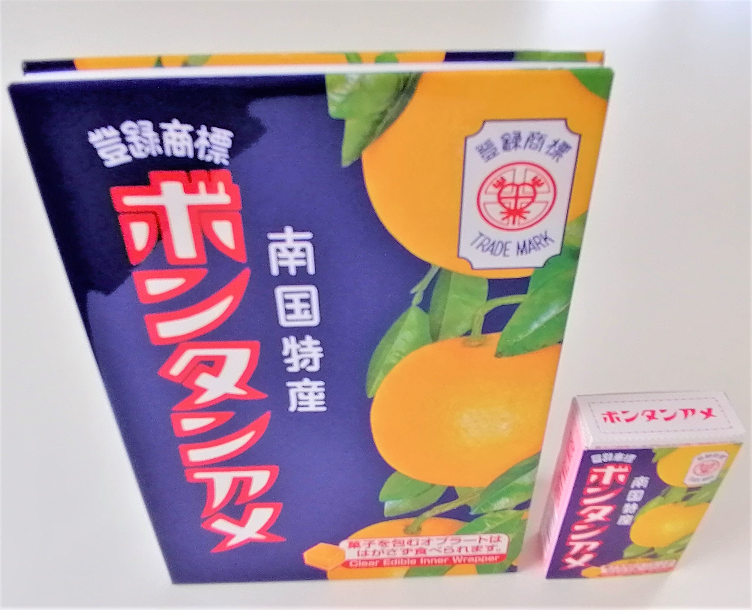 ボンタンアメの方が分厚いです。