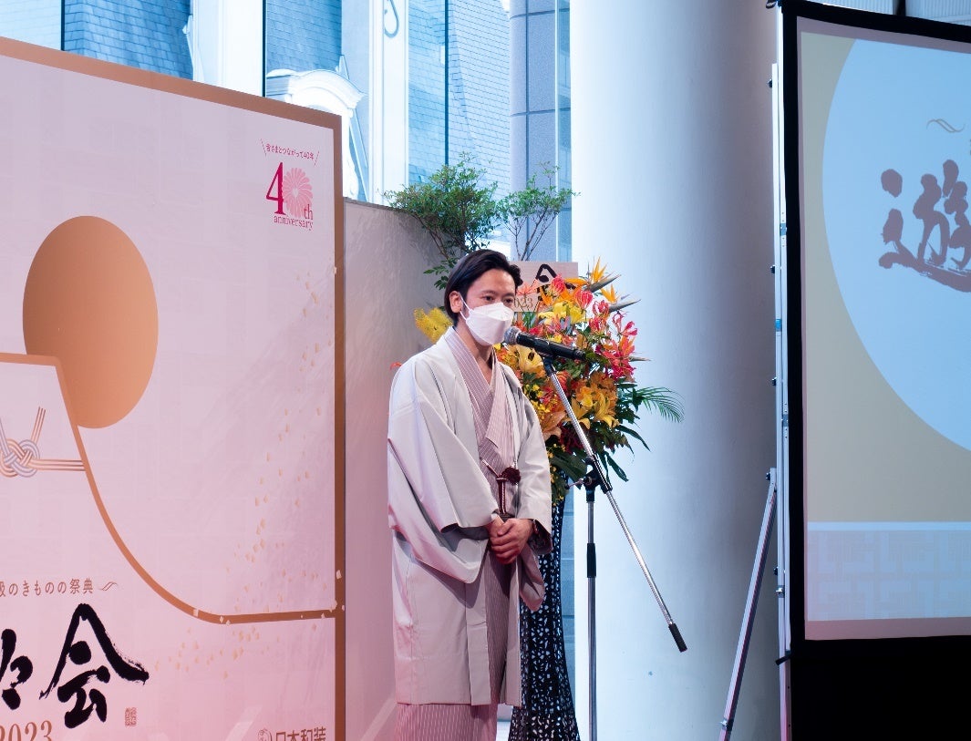 社長の道面もきもの姿で挨拶させていただきました