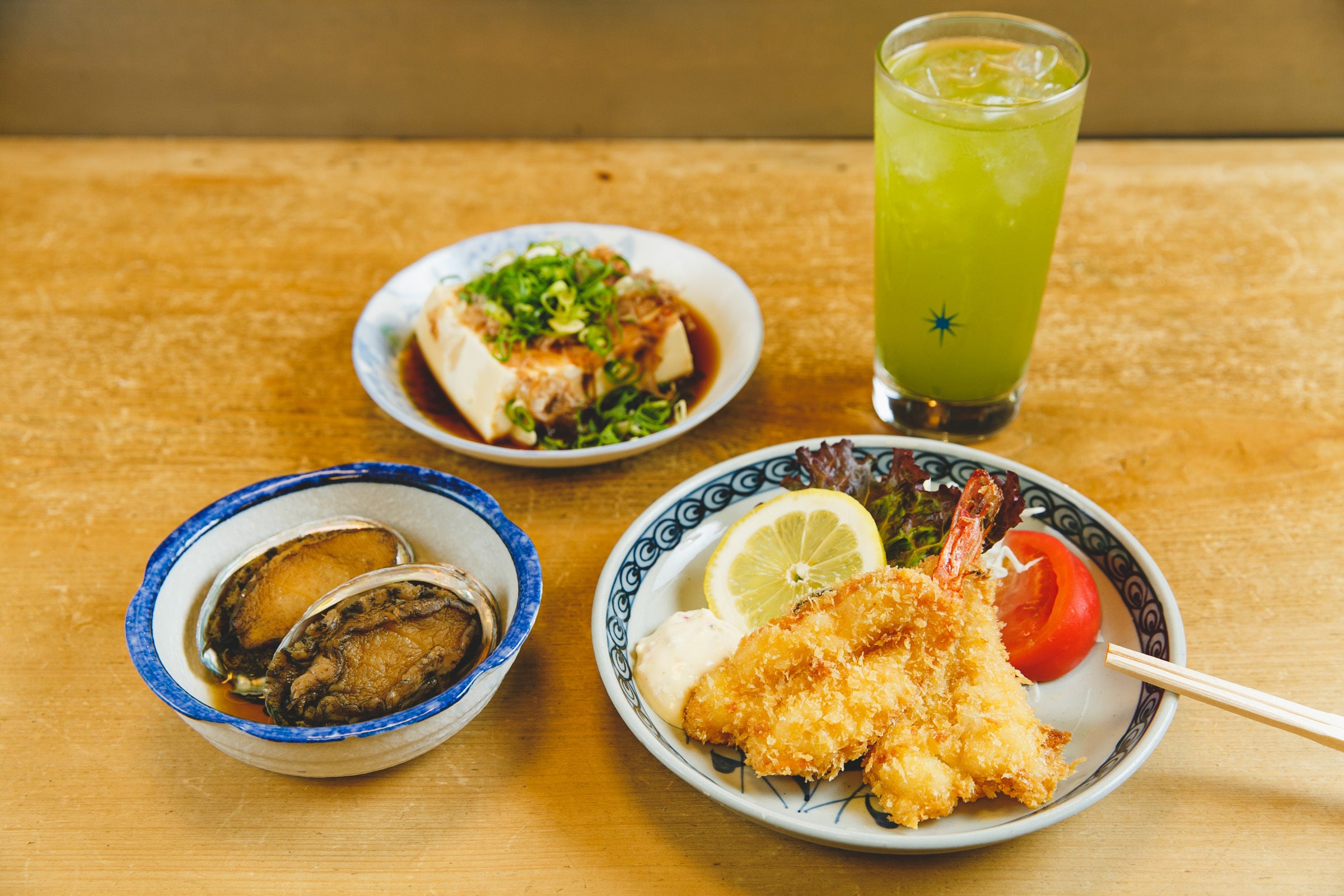 一月家は14時から営業する昼飲みの聖地 Photo by Keisuke Tanigawa