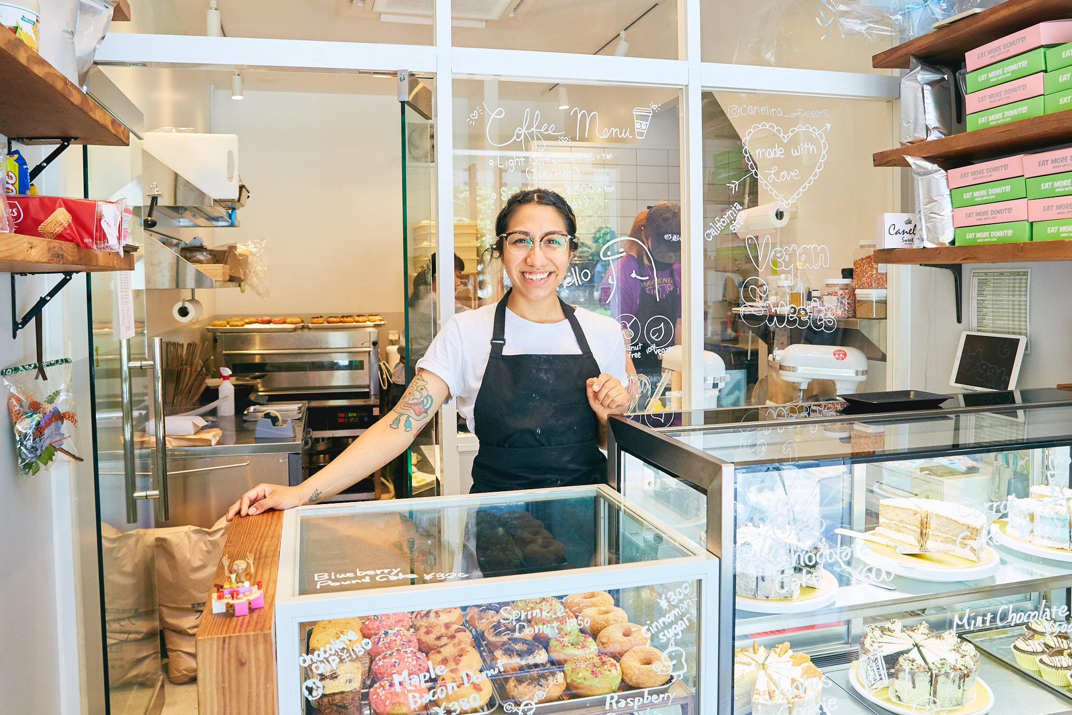 「カネリータ・スイーツ」はラブリーなビーガンスイーツが楽しめる一軒。Photo Kisa Toyoshima 