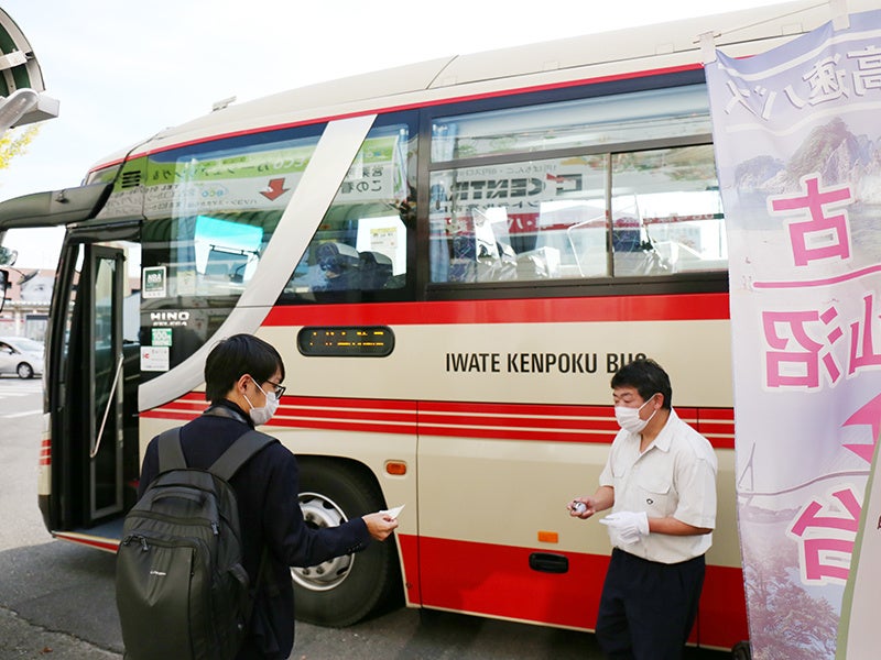 (106特急・急行バスへ飛び乗る寿司詰太郎)