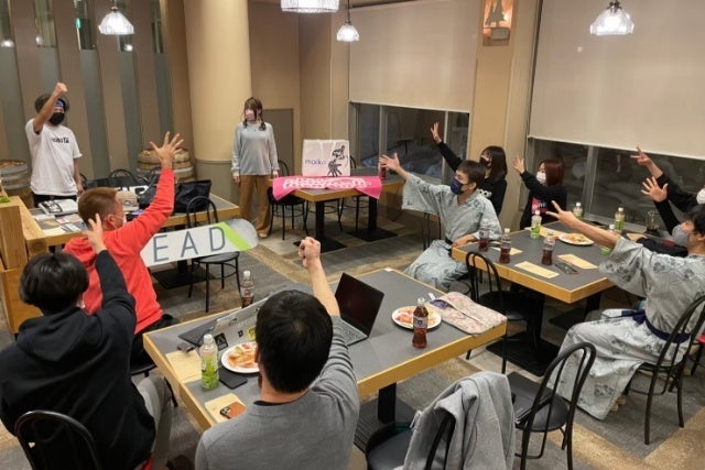 (ホテル内で動画チェックと抽選会を実施※昨年)