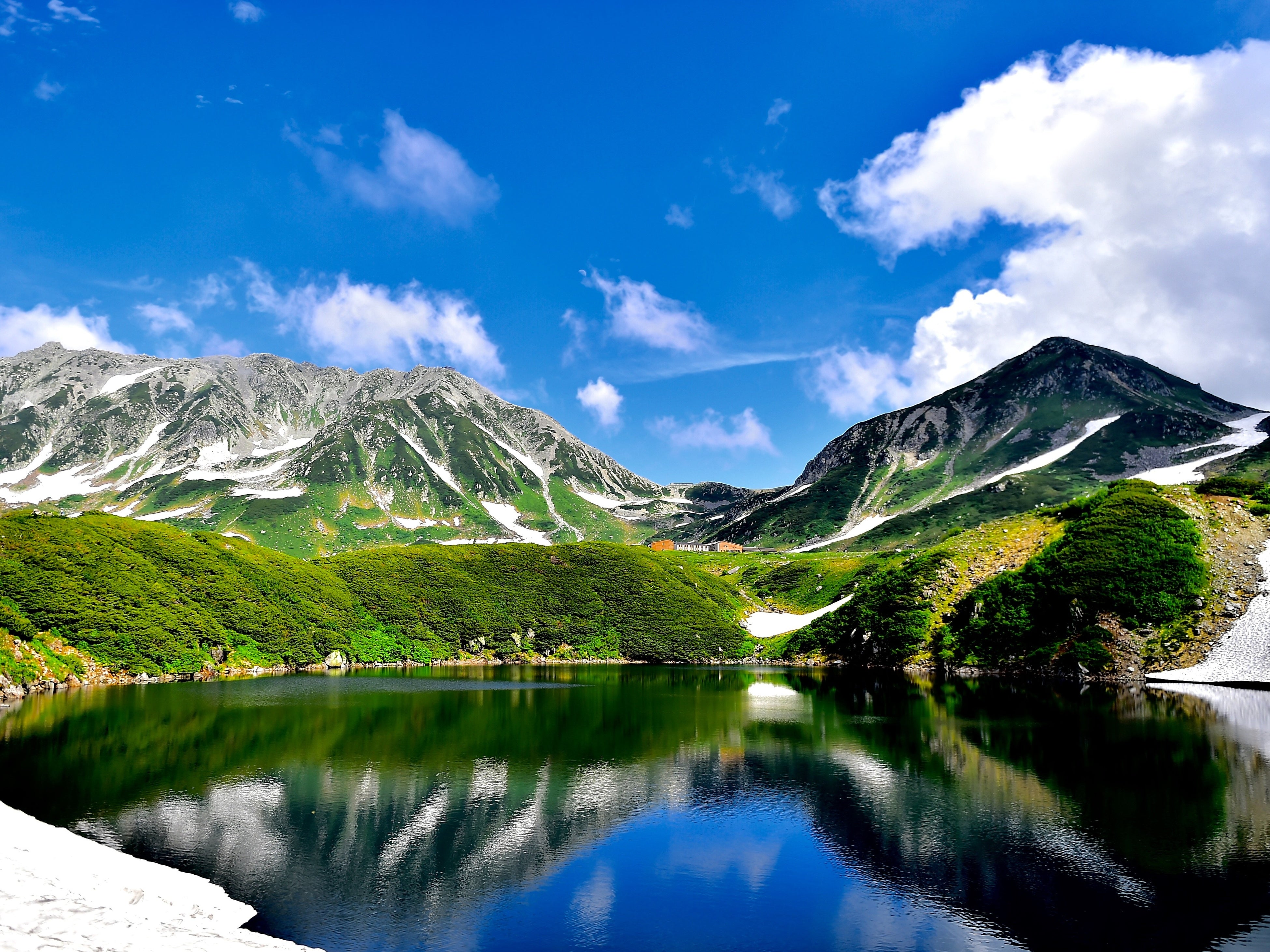 (写真提供：立山黒部アルペンルート　みくりが池　イメージ)