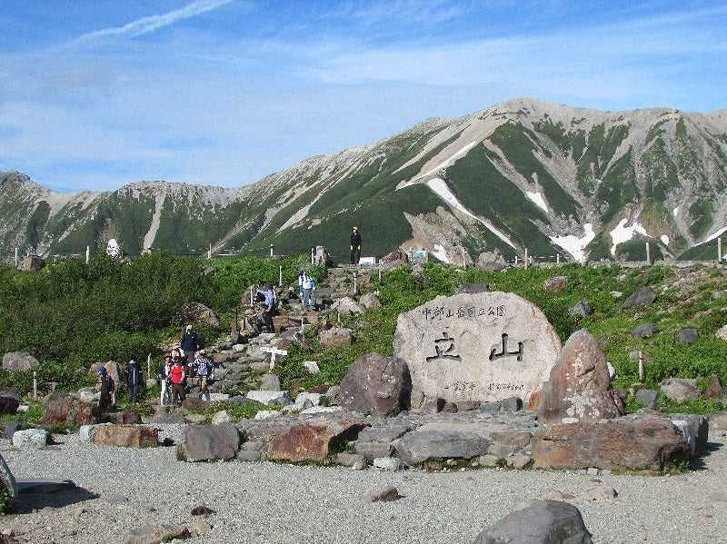 (写真提供：立山黒部アルペンルート　立山石碑　イメージ)