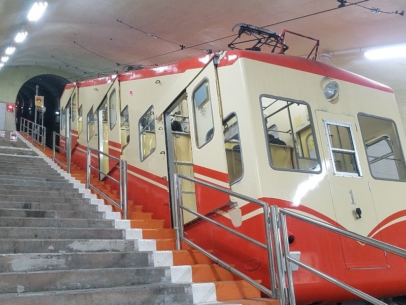 (写真提供：立山黒部アルペンルート　黒部ケーブルカー　イメージ)