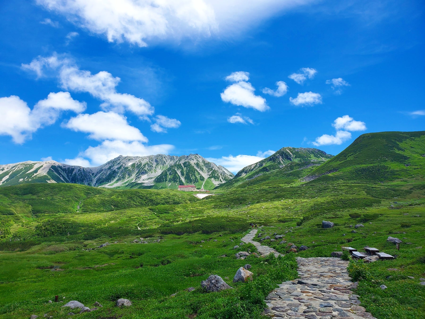 (写真提供:立山黒部アルペンルート 室堂平 イメージ)
