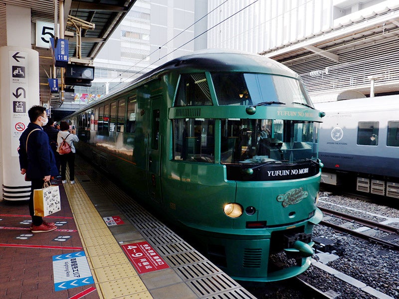 ゆふいんの森 III世　博多駅入線(photo by Sushizume)