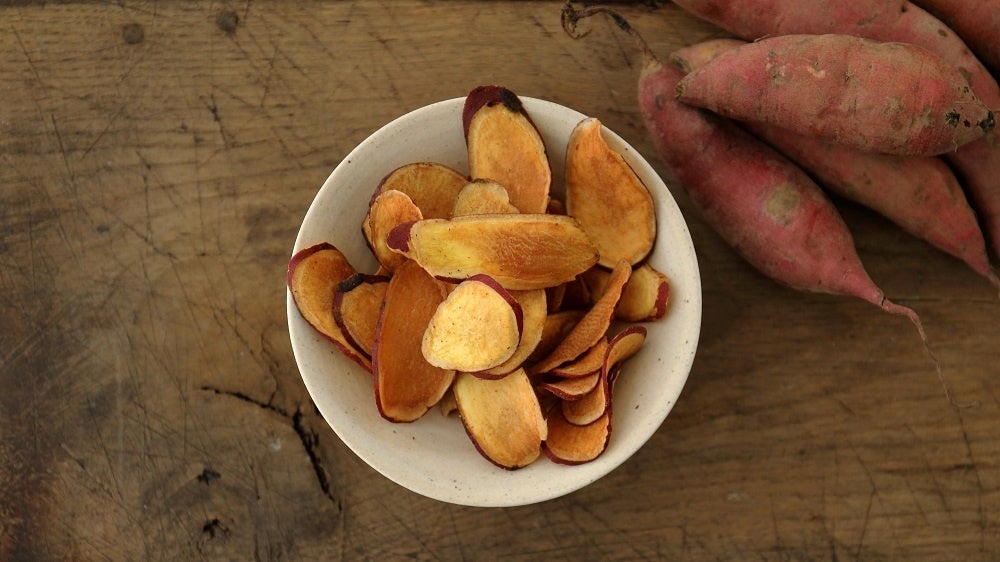 数量限定 大好評につきパッケージをリニューアルして再登場 北海道産 紅はるかを使用した素揚げの芋チップを5 12から芋屋金次郎にて販売開始 芋屋金次郎のプレスリリース 数量限定 大好評につきパッケージをリニューアルして再登場 北海道産 紅はるかを使用した素揚げの芋チップを5 12から芋屋金次郎にて販売開始 芋屋金次郎のプレスリリース