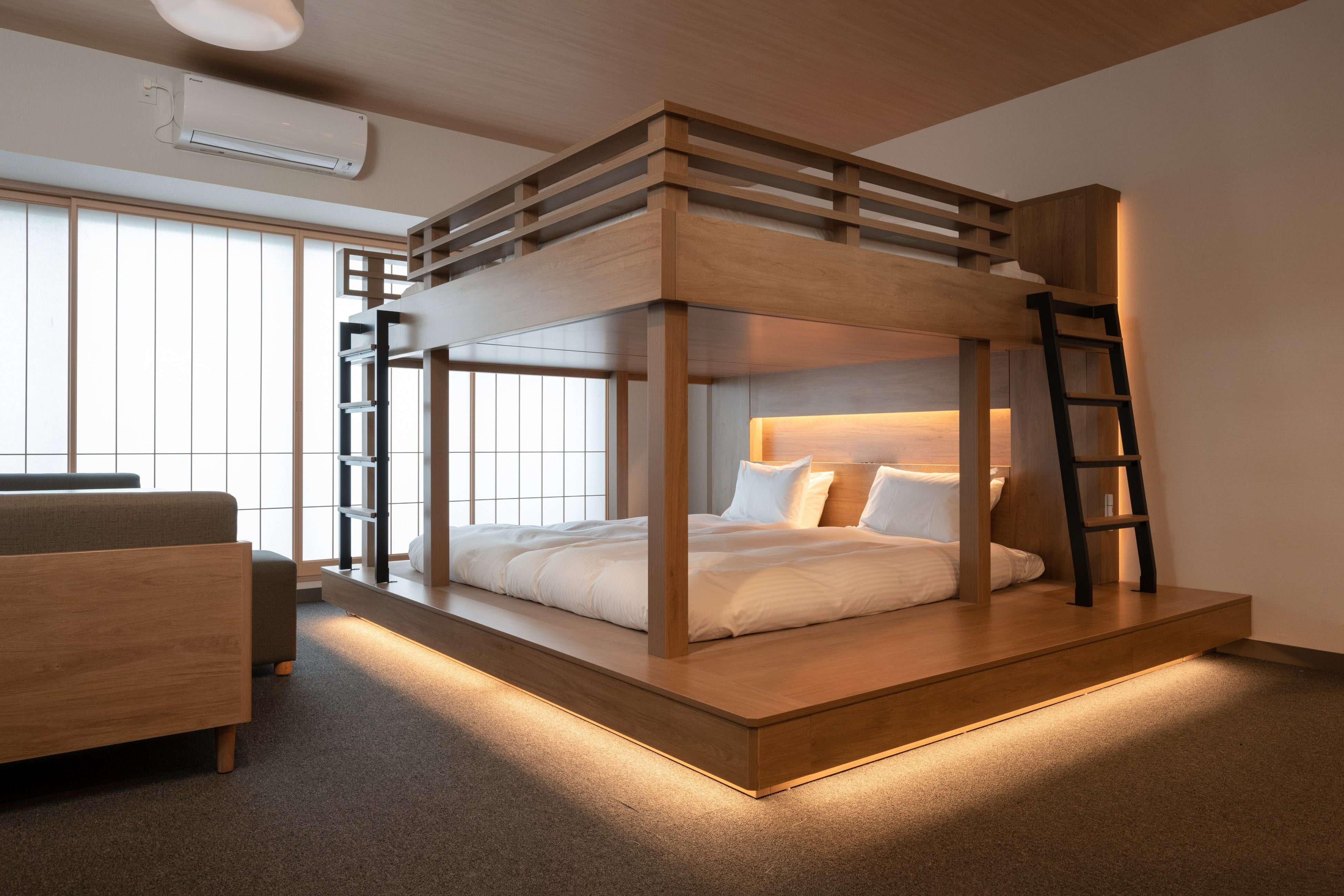 4人で一緒に眠れるキングバンクベッド