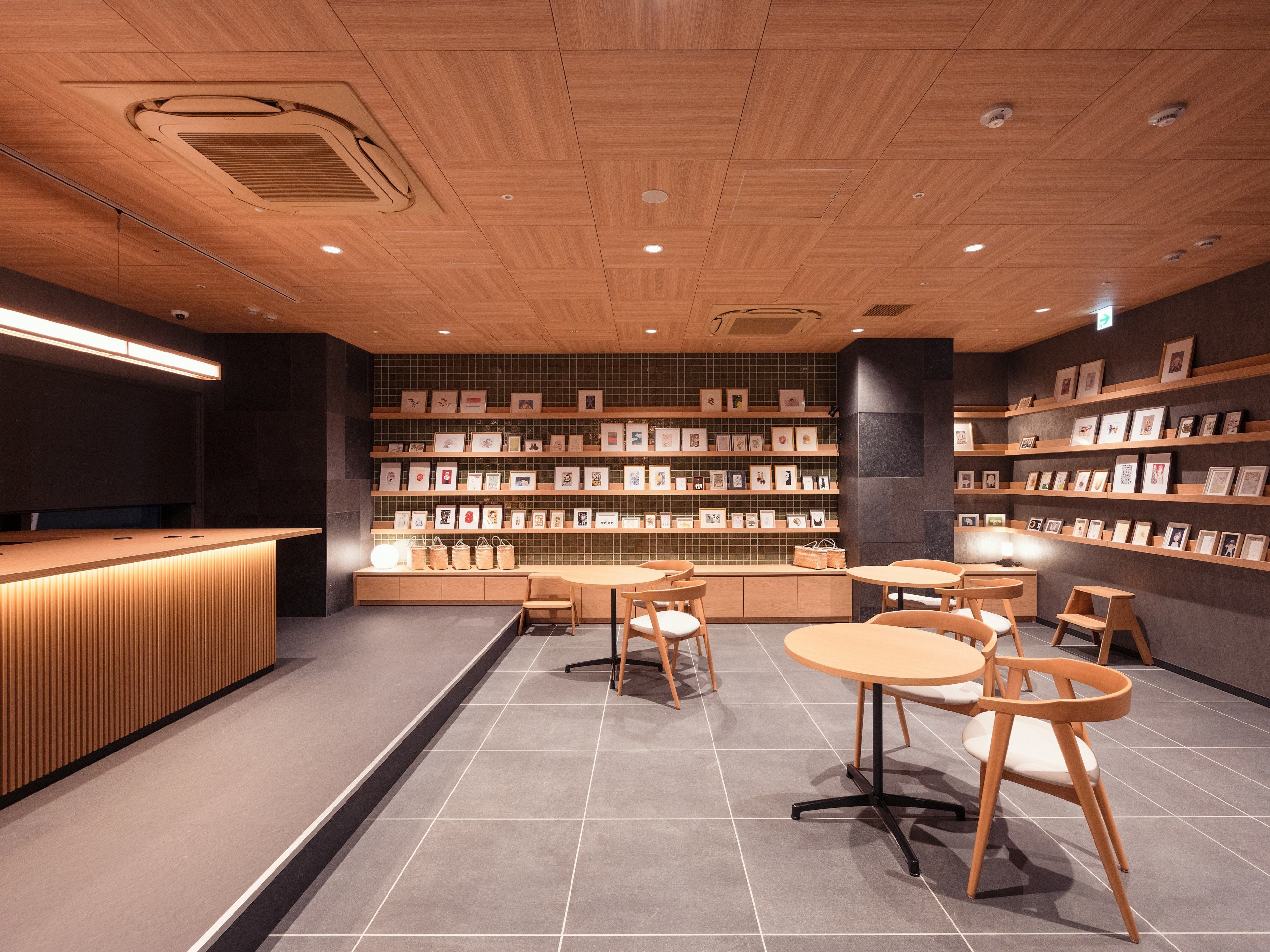 カフェラウンジ