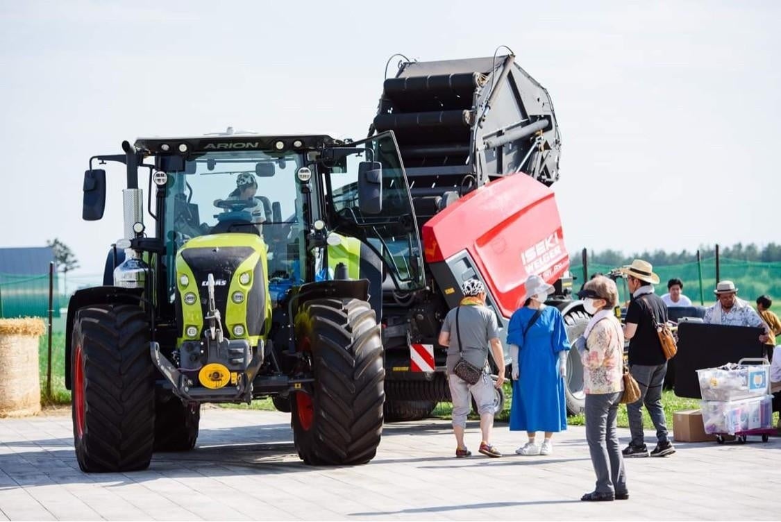 トラクターの展示も