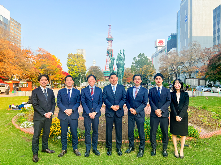 北海道営業所メンバー(中央が営業所長 佐戸 卓也)