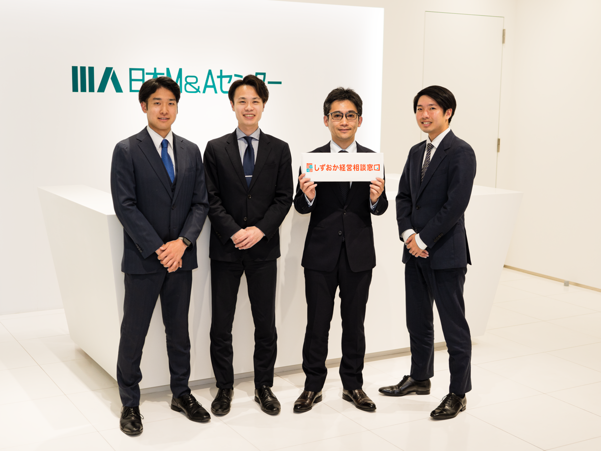 エリア戦略部 静岡チーム(左から加茂翔太、堀江一輝、近藤直人、村上慧)