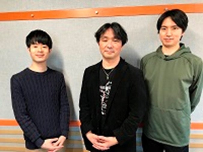 Ｇパンパンダの星野光樹（左）と一平（右）、横山和輝氏（中央）