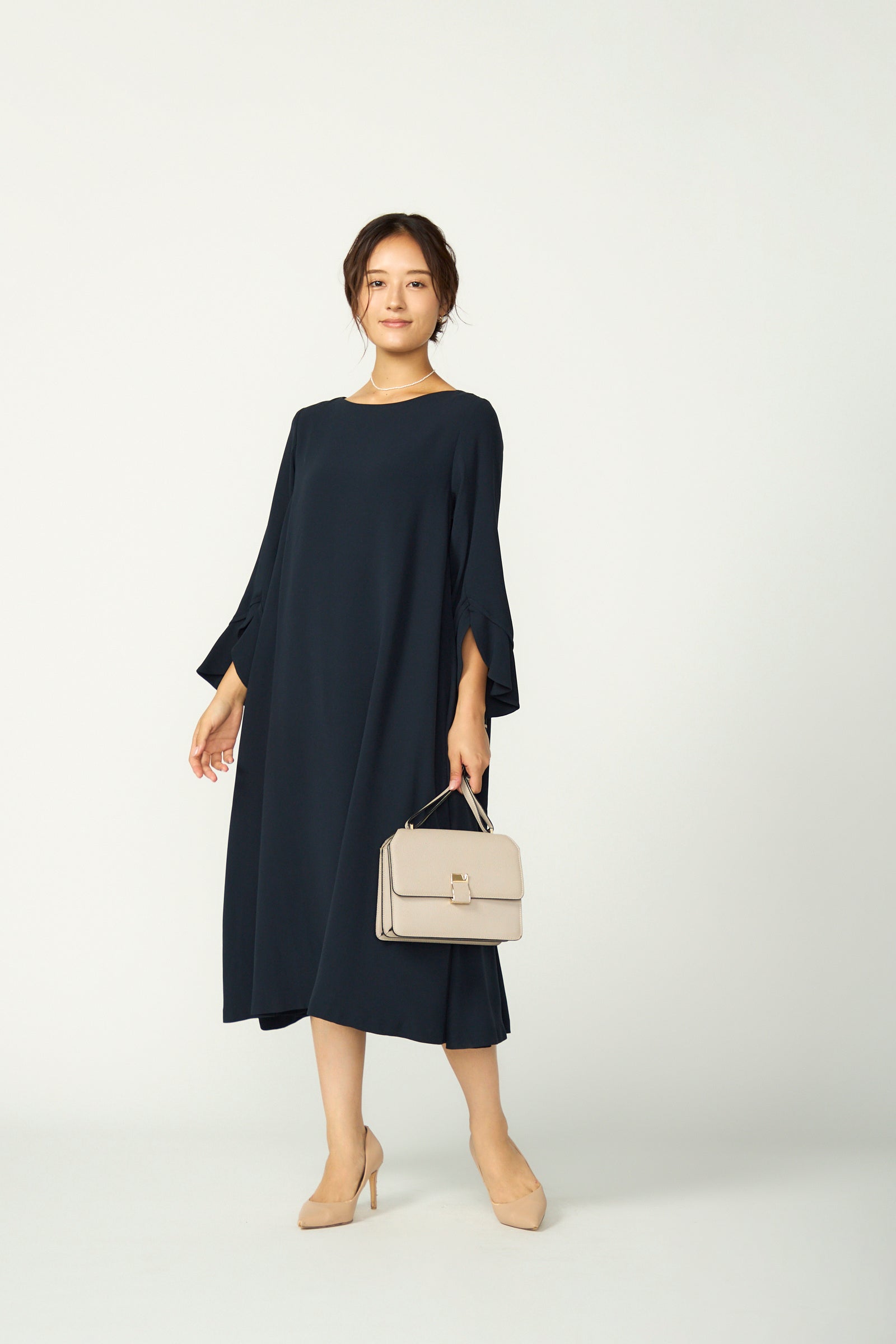 Audire（アウディーレ）が、昨年即完した”母支持率No1ドレス”を再販