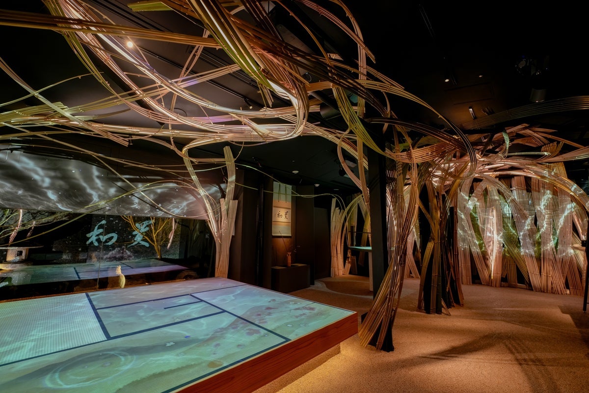京都駅に竹のいけばなアート“月夜の竹林”が登場 「KYOTO AUTUMN ART STATION 2026」開催中