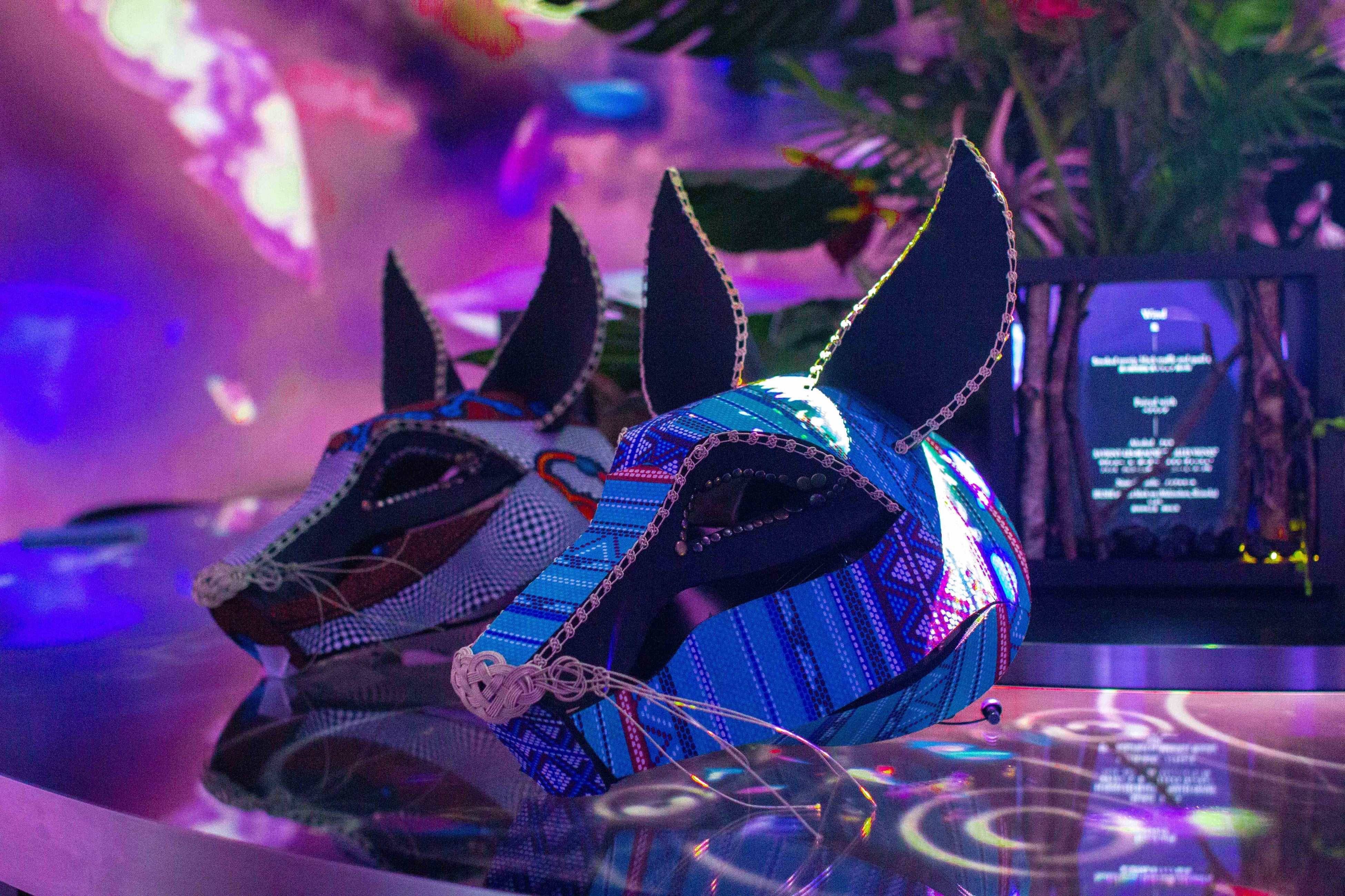 ディナーコース時にゲストが装着するVRマスク