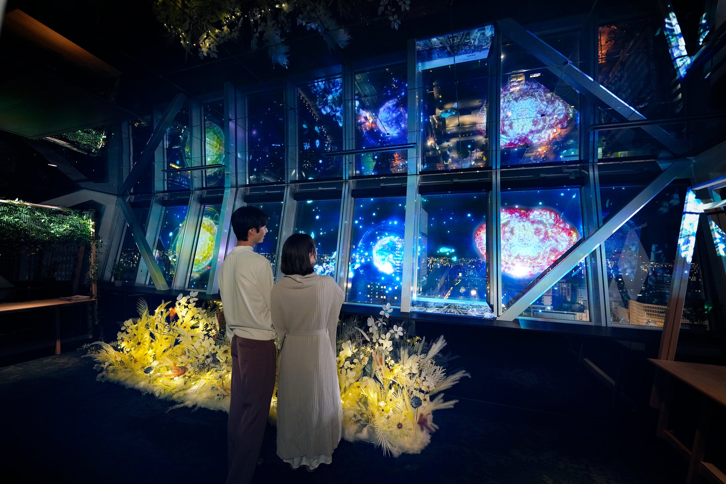 中部電力 MIRAI TOWERの夜景に咲く氷の花たちのマッピングショー