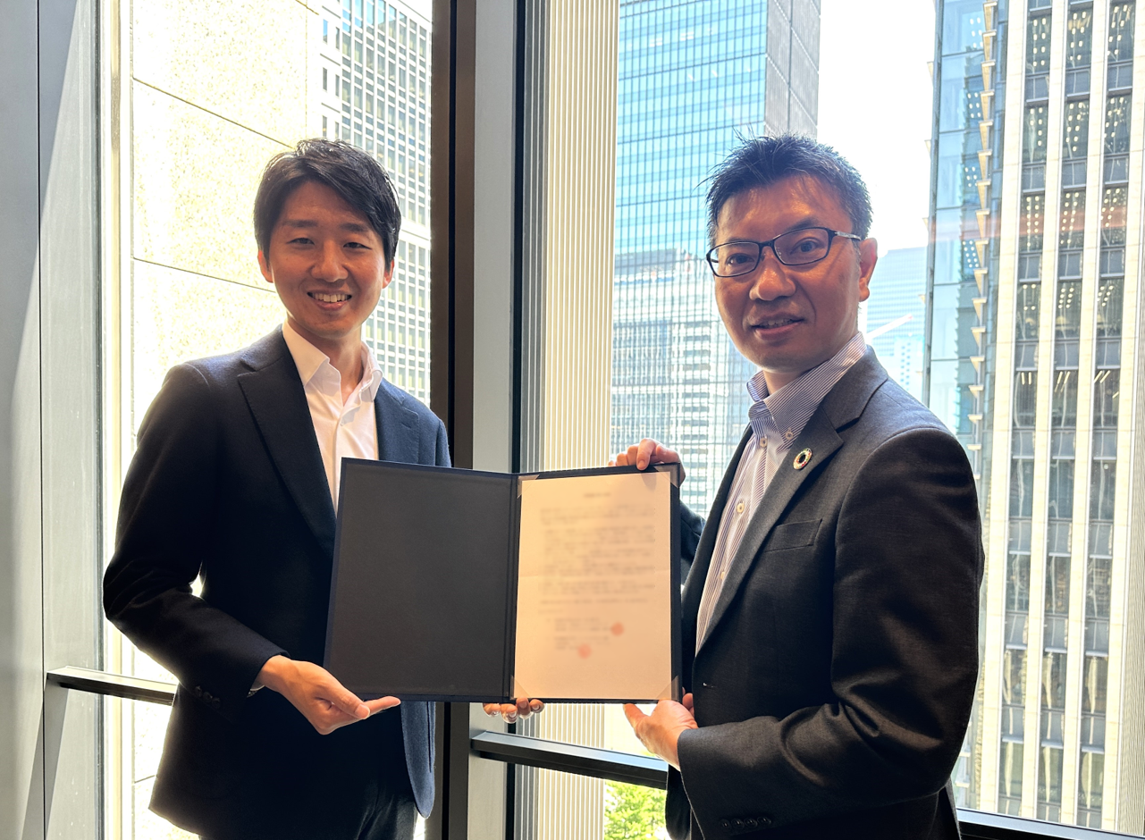 写真右：三井住友フィナンシャルグループ 執行役員グループCSuO 髙梨 雅之氏／写真左：CFC代表理事 今井 悠介