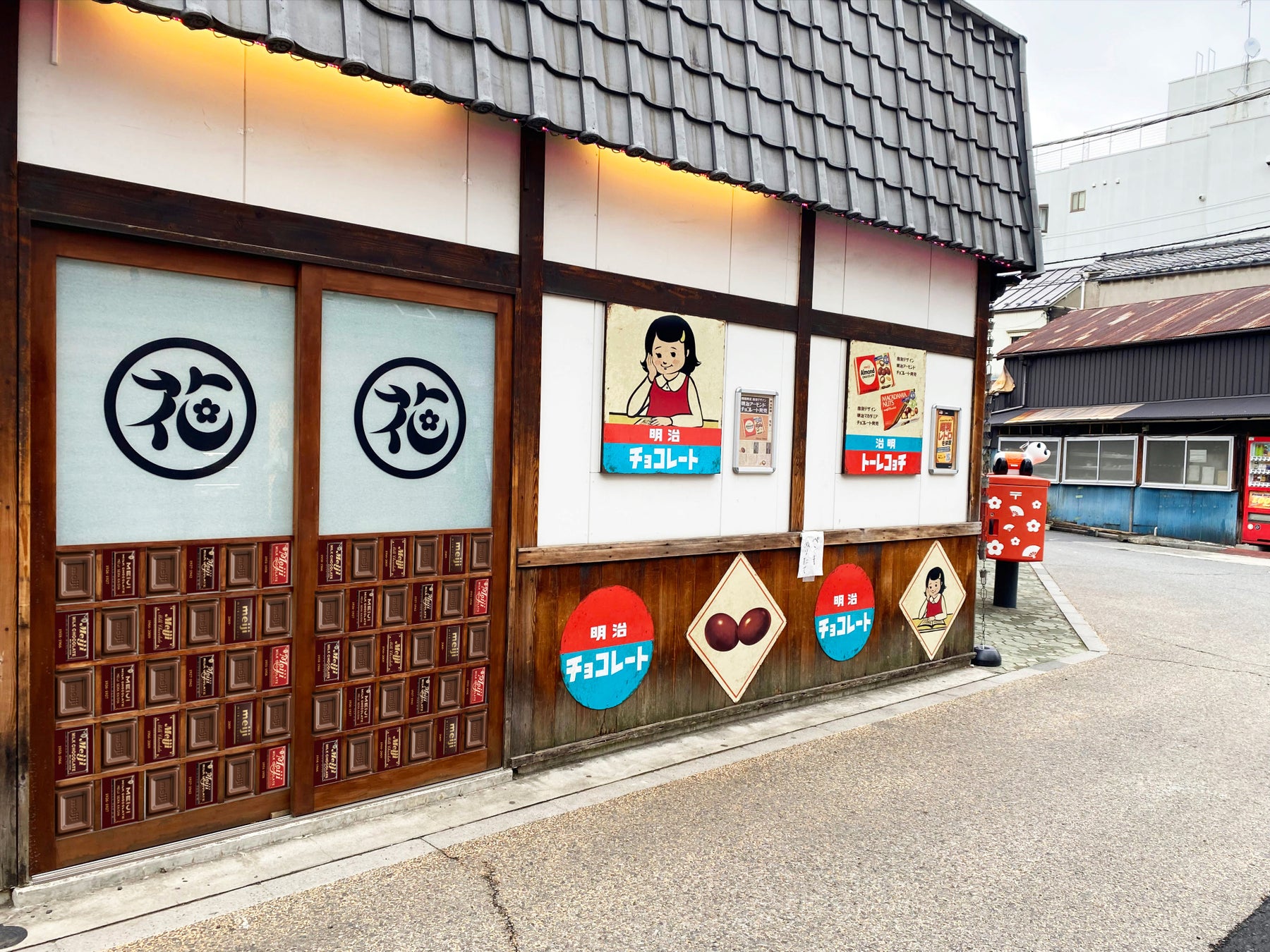 明治 浅草花やしき コラボレーション第二弾明治の菓子復刻版パッケージが花やしきをジャック再び 株式会社花やしきのプレスリリース 明治 浅草花やしき コラボレーション第二弾明治の菓子復刻版パッケージが花やしきをジャック再び 株式会社花やしきのプレスリリース