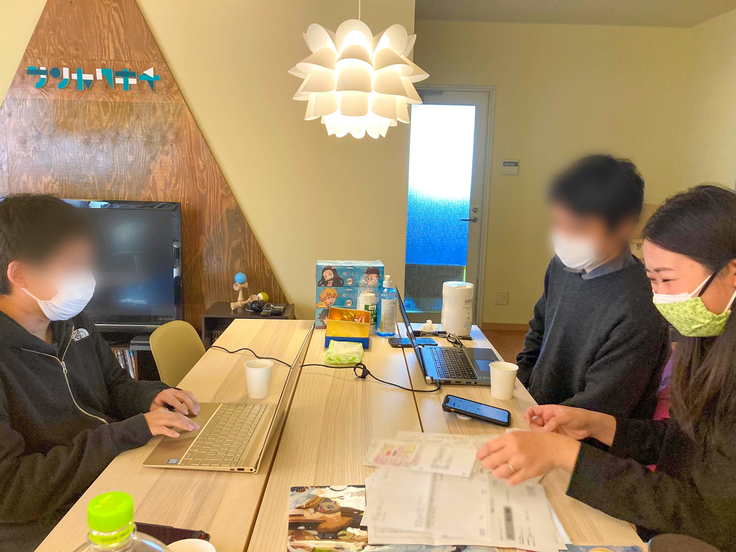 合同会社そらとひかりアカウンティング様より依頼を受けた記帳代行クエストをサンカクシャの施設内で実施する様子