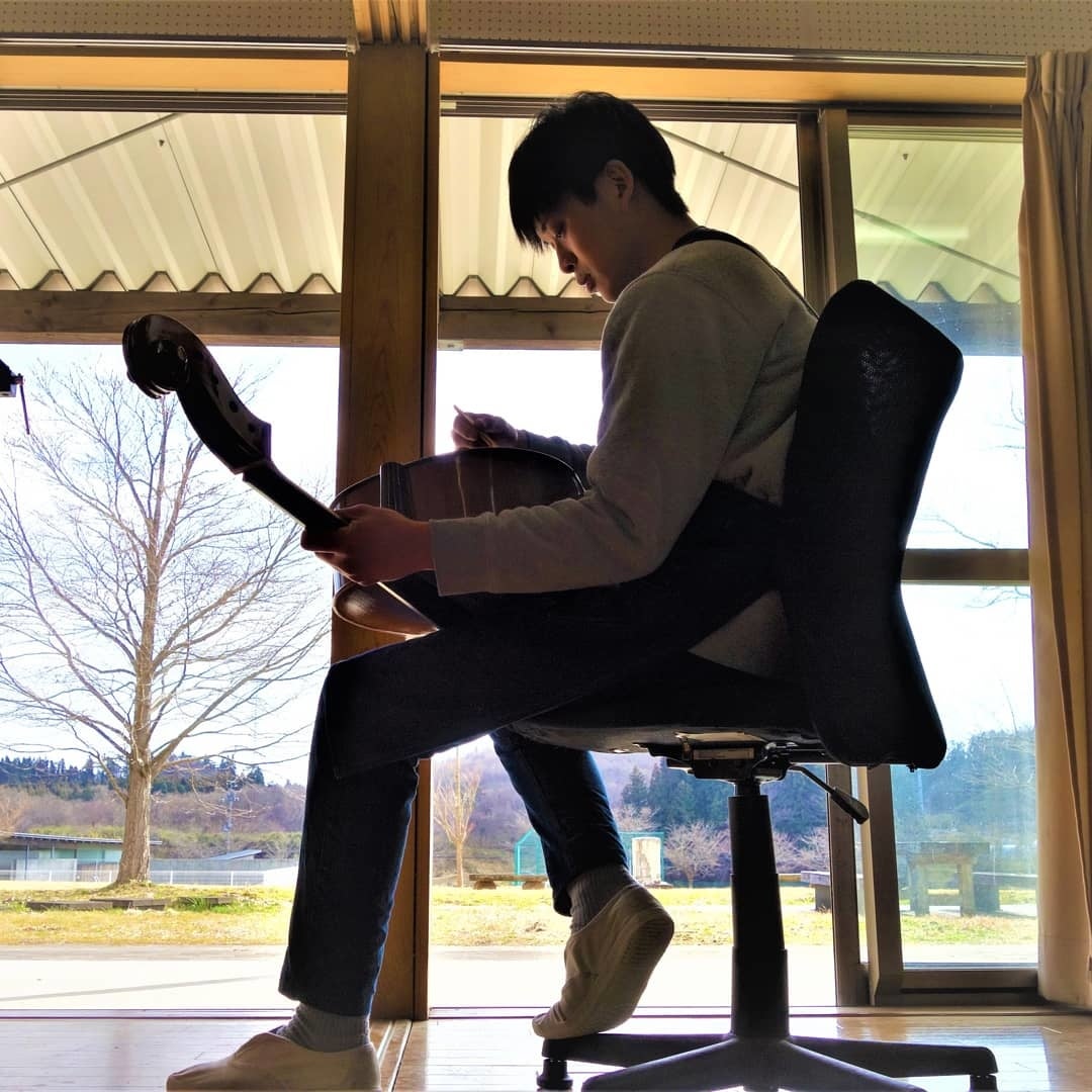 国内で数少ないヴァイオリン製作科を設置する国立音楽院が、2 月 27 日(日)に国内の製作家による弦楽器だけを集めた展示・演奏会を宮城県加美町で開催