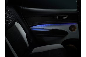 ベントレーが初の完全電気自動車SUV「トルカル」を発表 - 快適なドライブ体験を実現