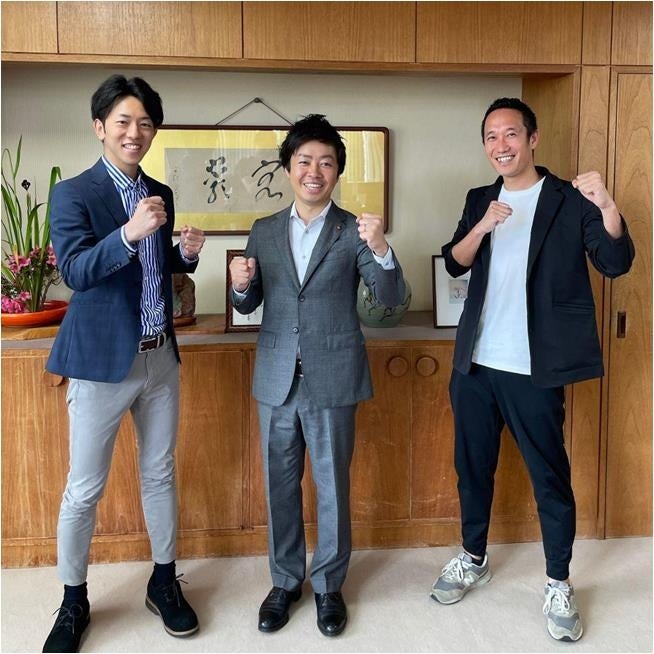 左：上田副市長、中央：滝沢市長、右：澤CMO