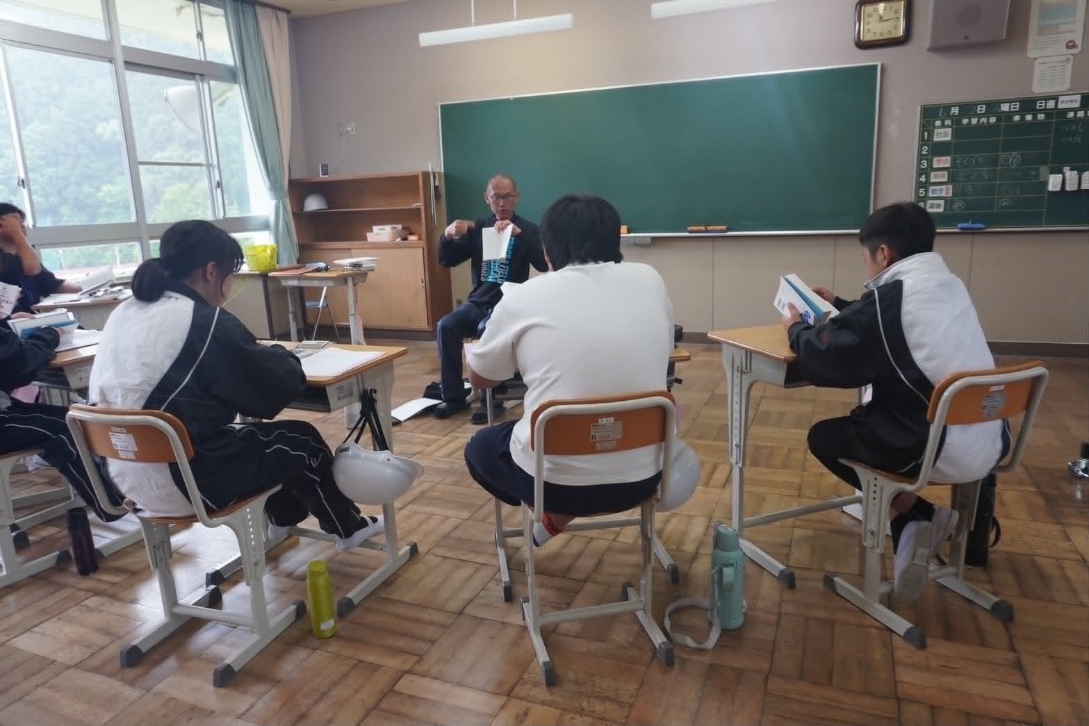 現役教員の学びが公立中学校の授業に!鴨頭嘉人氏監修「ビジネス脳トレ速読」を導入