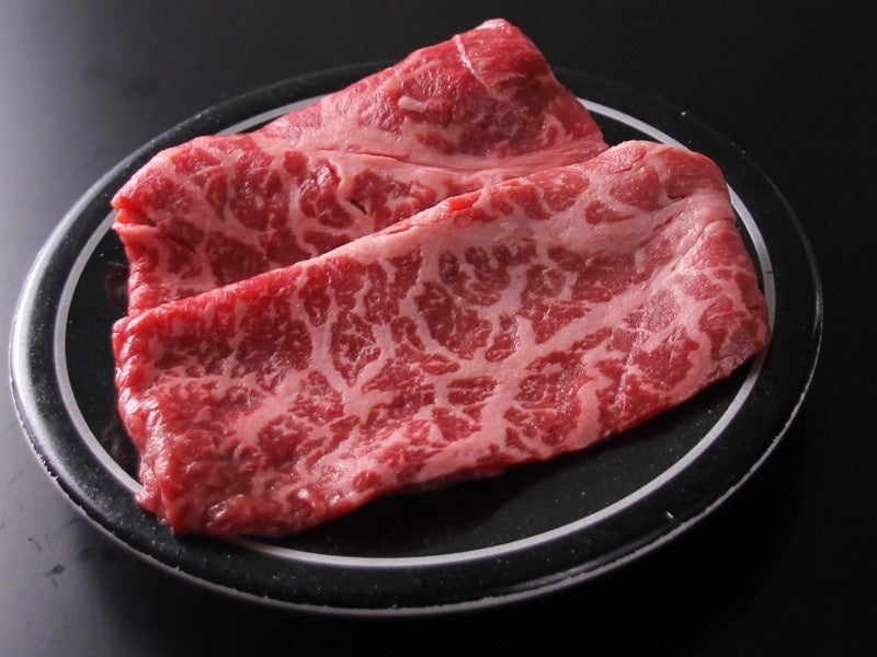 はみ出る阿波黒牛の炙り肉