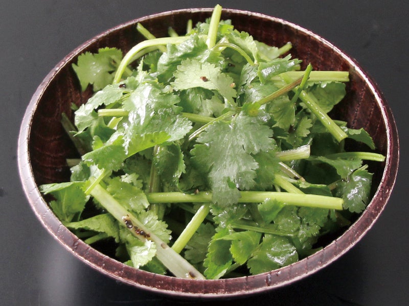 焼肉で巻いてどうぞ！パクチー盛り