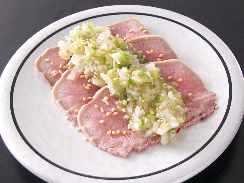 低温熟成の豚タン刺し