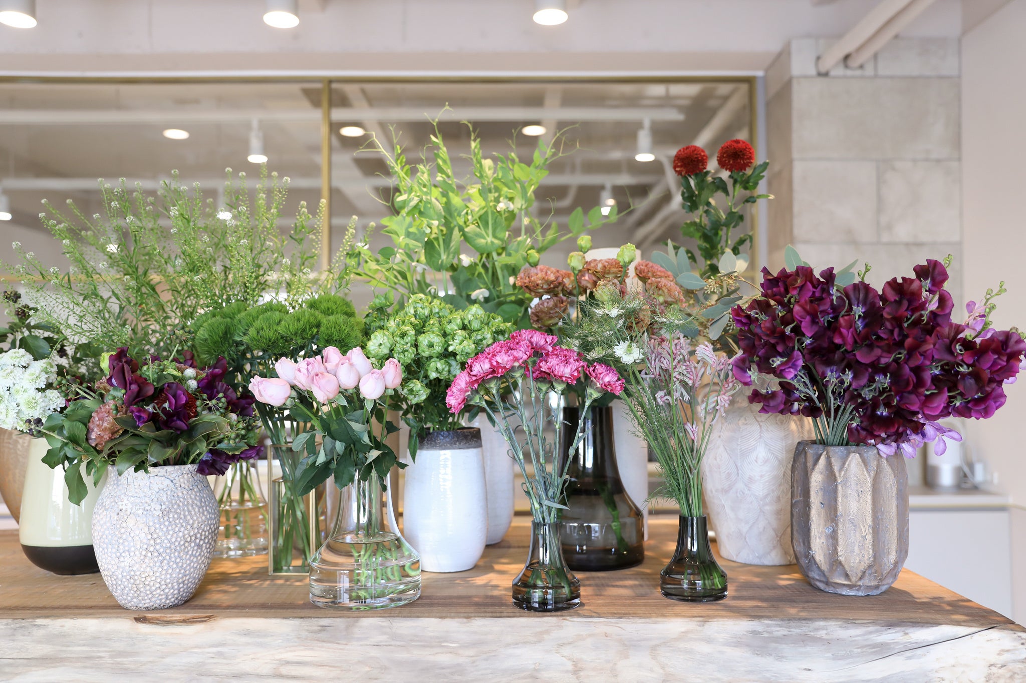 花を贈られた人が笑顔になるように、チーズテリーヌを食べた人が笑顔になってほしいという思いを込めて