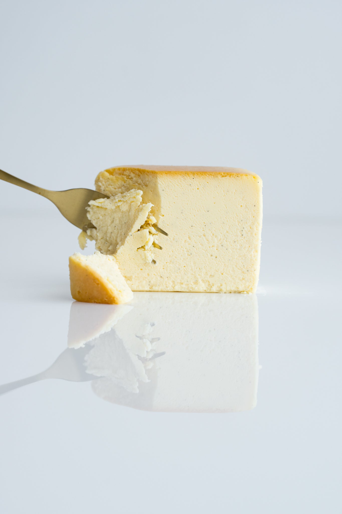 定番チーズテリーヌは登場以来リピーター多数の人気商品