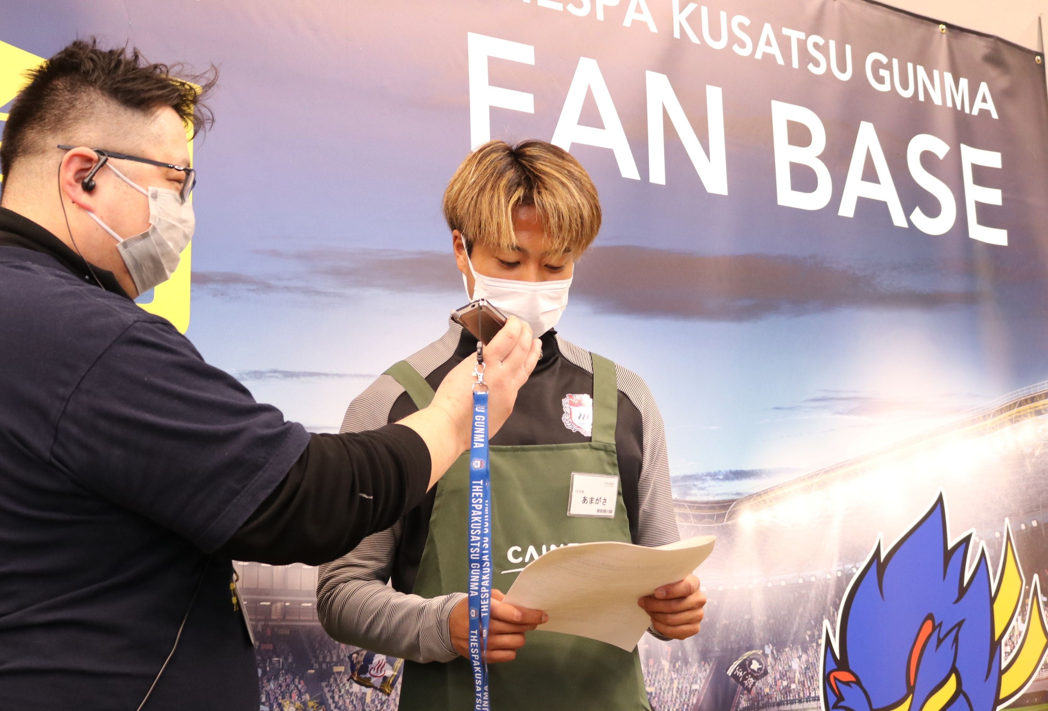 店内放送を行う天笠選手