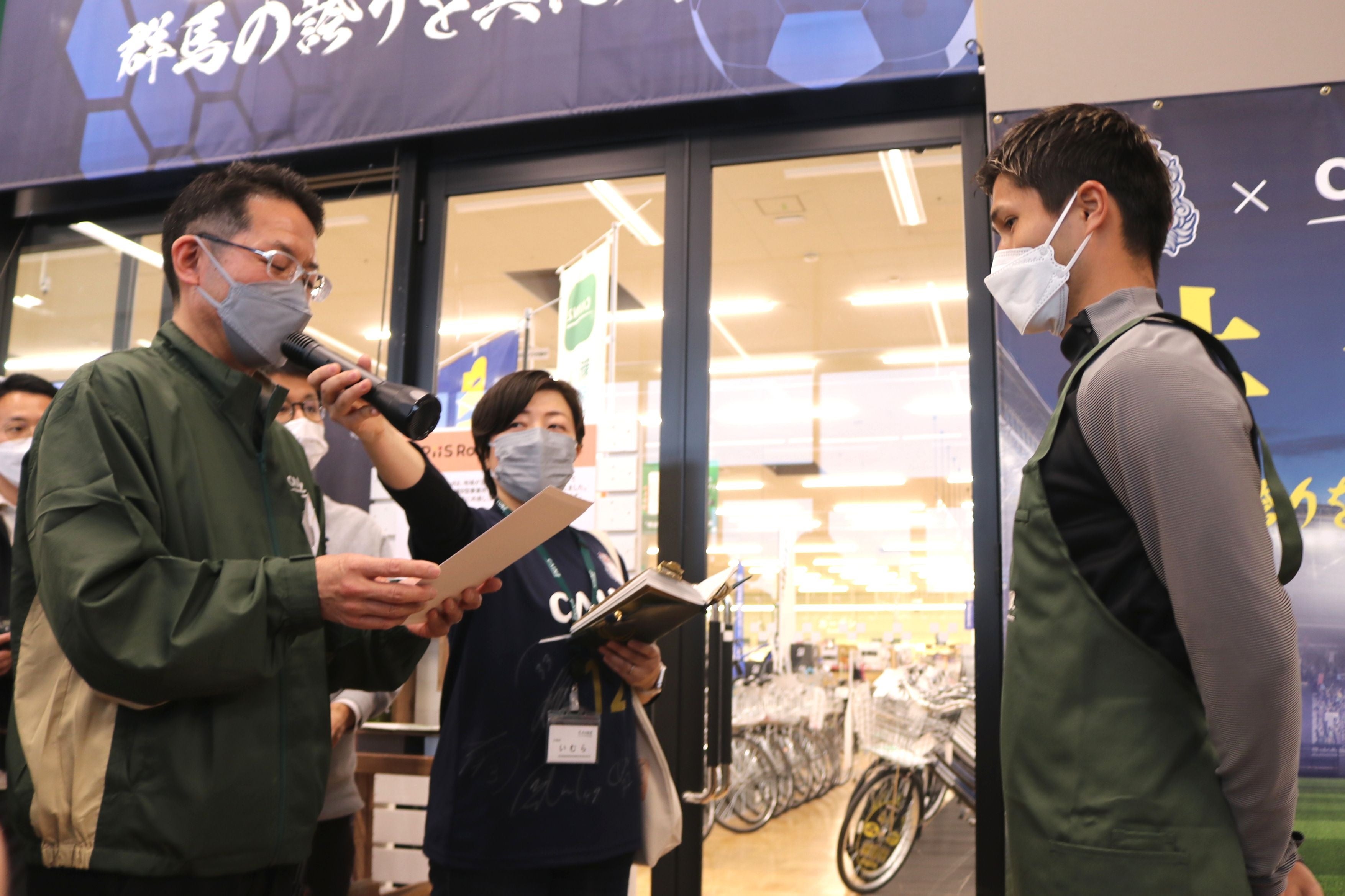 辞令交付を受ける佐藤選手